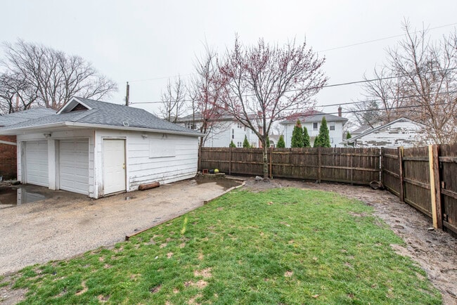 Building Photo - 415 W Ridgeland Ave