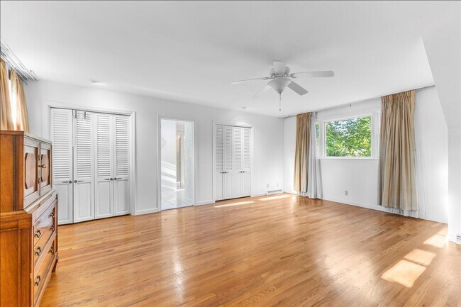 Building Photo - Magnificent 6 bedroom house in desirable Hanover Township!