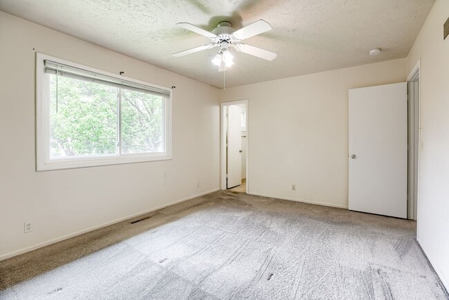 Building Photo - Adorable home in Heart of Papillion