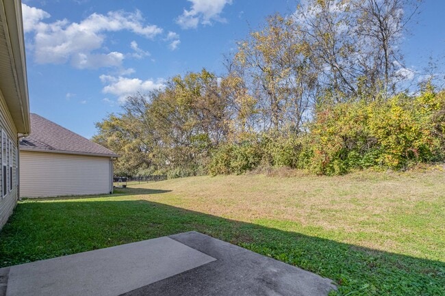 Building Photo - Beautiful, Like-New 3-Bedroom Home in Bell...