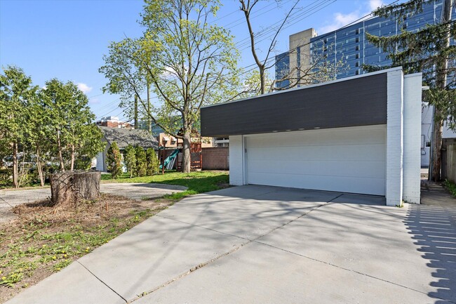 Building Photo - 709 Ann St