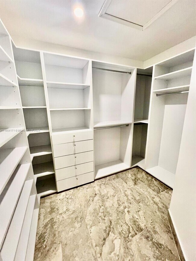 Building Photo - 9941 NW 32nd St