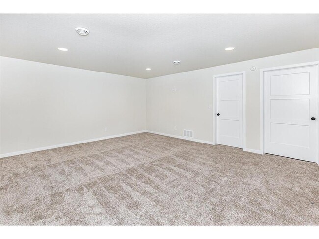 Building Photo - 5476 Lori Ln W