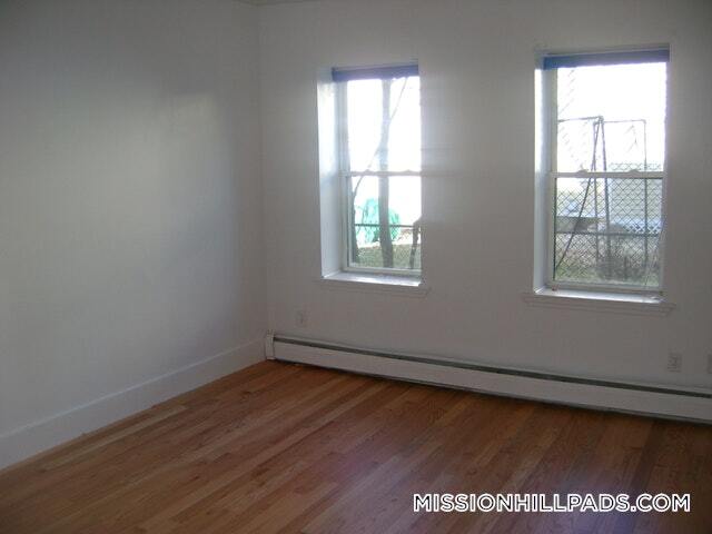 Building Photo - 5 Fairland St