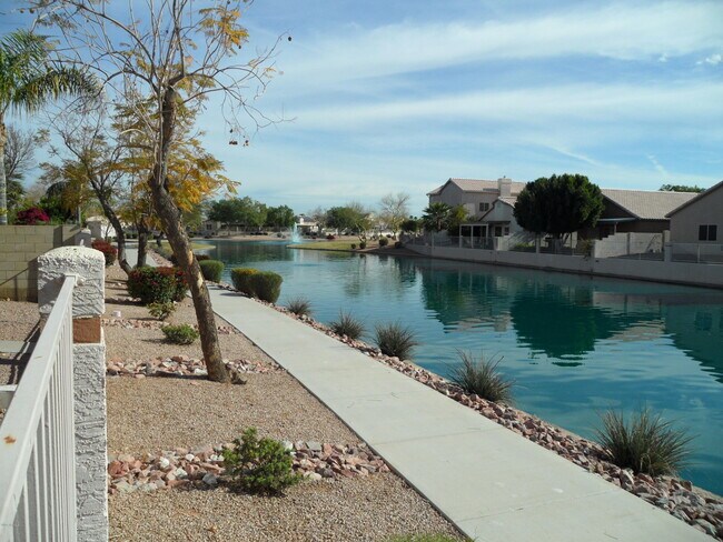 Building Photo - 687 S Sahuaro Dr