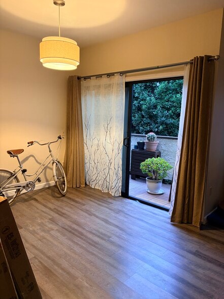 Building Photo - 17914 Magnolia Blvd