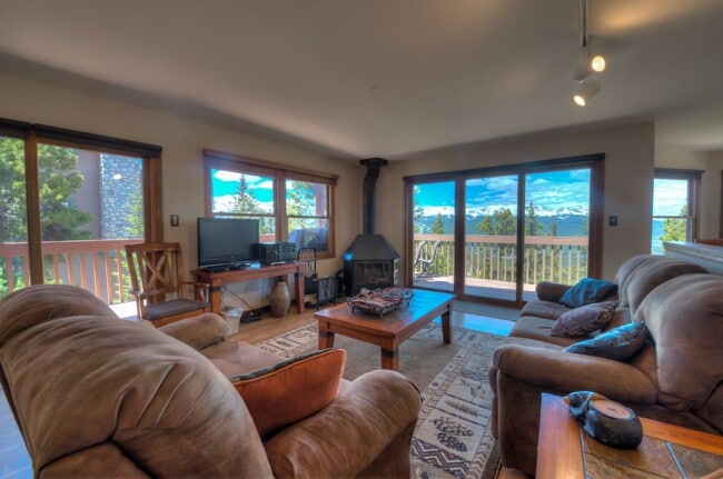 Building Photo - Beautiful home near bus route Breckenridge! 5 bedrooms and VIEWS!  Flexible Lease Terms