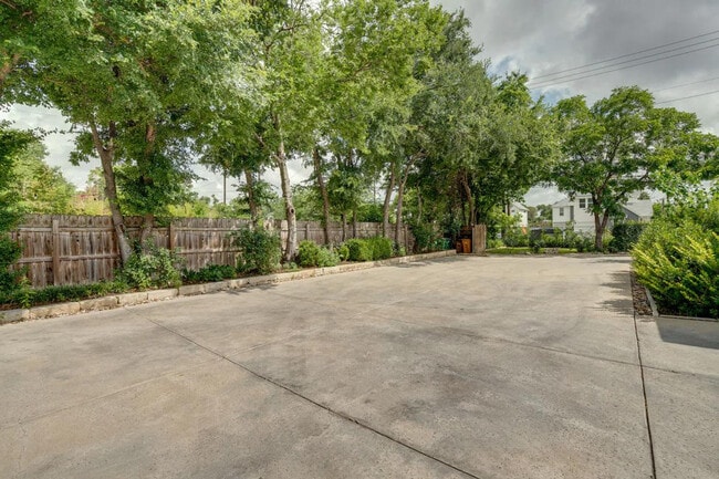 Building Photo - 2609 Wheless Ln