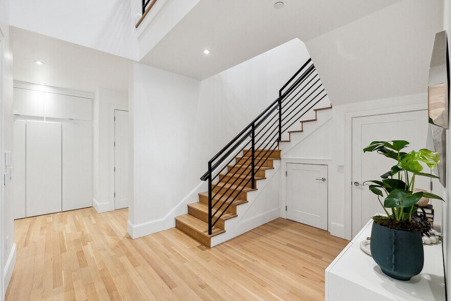 Building Photo - 1268 Lombard St
