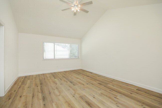 Building Photo - 2050 Augusta Dr