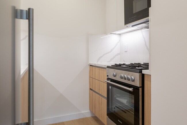 Building Photo - 979 3rd Ave