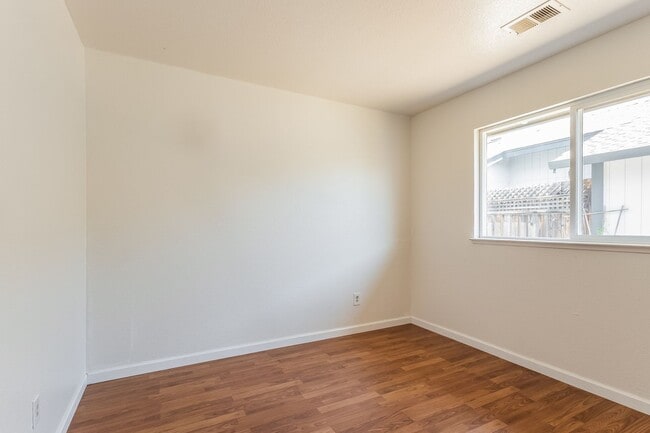 Building Photo - PURE Property Management Presents: Delightful 4 Bed 2 Bath Near Pioneer Park