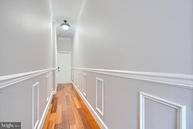 Building Photo - 1302 S Charles St