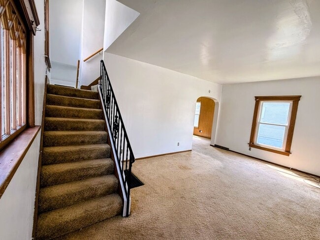 Building Photo - Two bedroom one bathroom home for rent