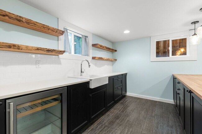 Building Photo - 3803 SE 65th Ave