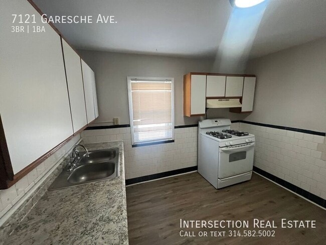 Building Photo - 7121 Garesche Ave