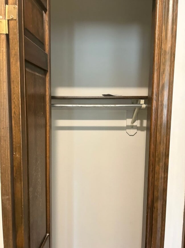 Building Photo - 3 Bed, 3 Bath, 2 Car Garage Duplex in Blue Springs