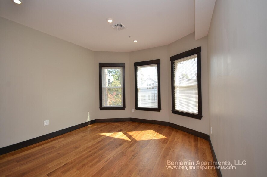 Building Photo - 46 Creighton St