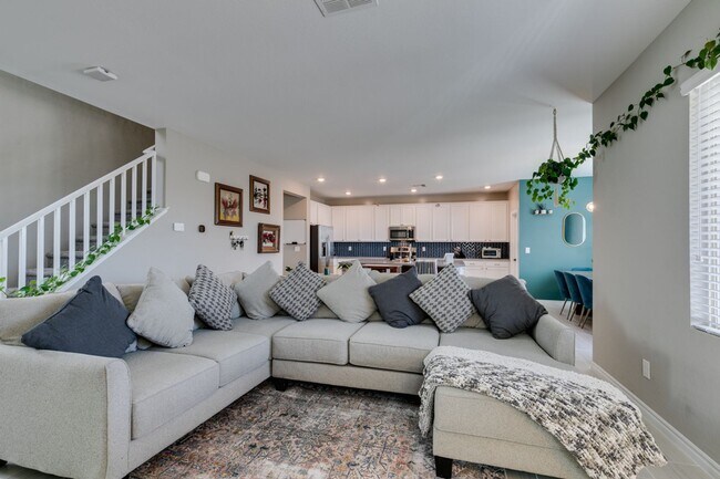 Building Photo - Gated, 4bed + loft with Bedroom and Full bathroom downstairs. Skye Canyon