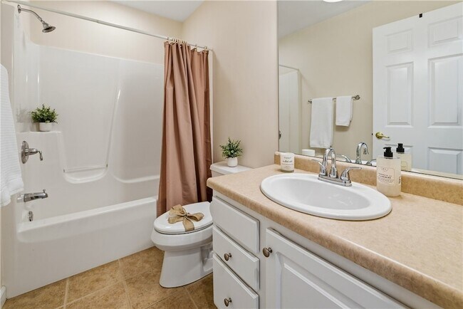 Building Photo - 819 Strasburg Dr
