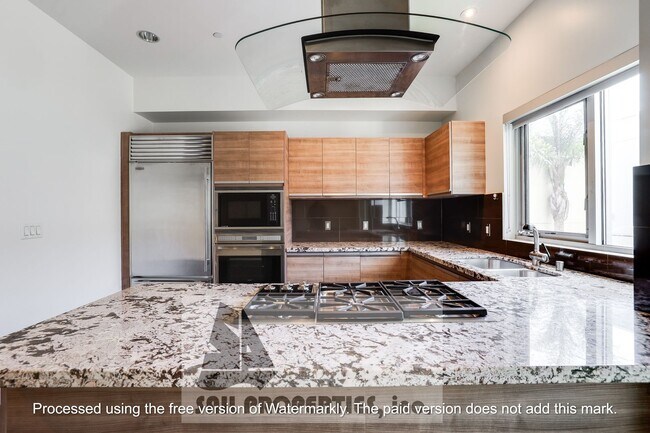 Building Photo - Experience luxurious beach living -Marina ...