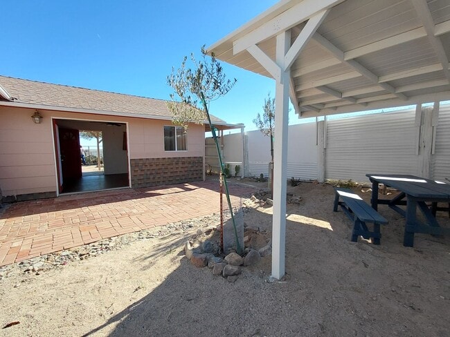 Building Photo - Cozy 2 Bed / 1 Bath Home with Open Space & Privacy – Ocotillo, CA