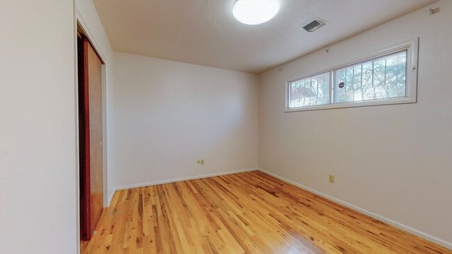 Building Photo - NORTH VALLEY 3 Bedroom  2 Bath