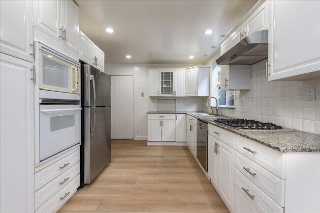 Building Photo - 726 14th Avenue-