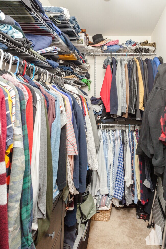 Building Photo - 648 W 16th St