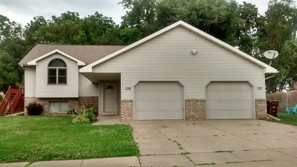 Building Photo - 130 Rhyme St