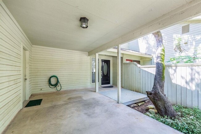 Building Photo - 4404 Travis Country Cir