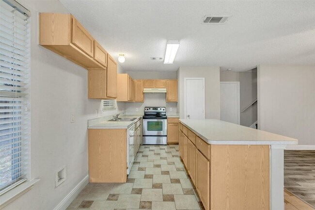 Building Photo - 8105 Flowertree Dr