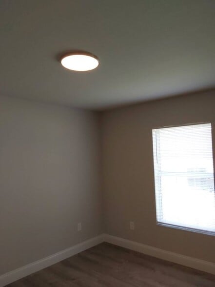 Building Photo - 9 Pony Express Dr