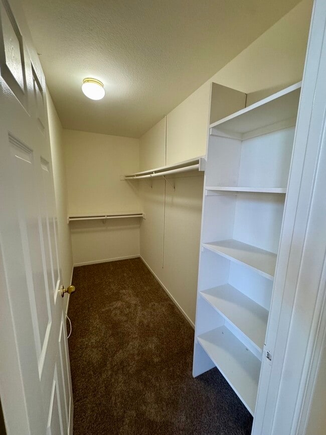 Building Photo - Spacious 3BD/2BA Home with 2-Car Garage in Desirable Antelope