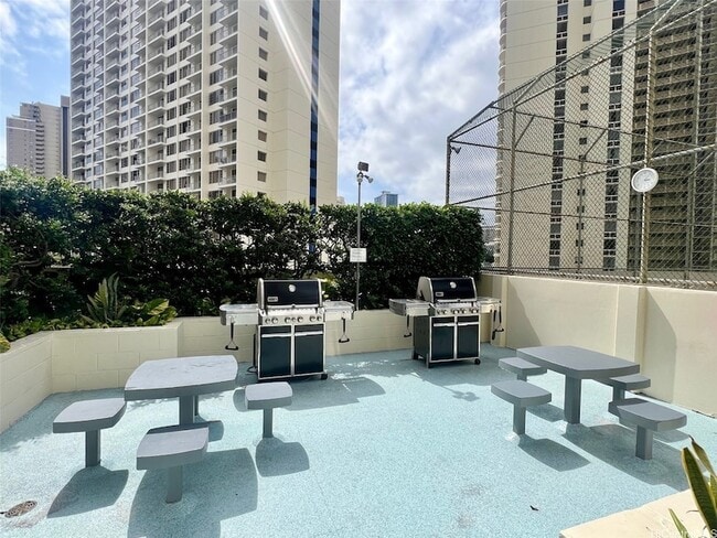 Building Photo - 469 Ena Rd