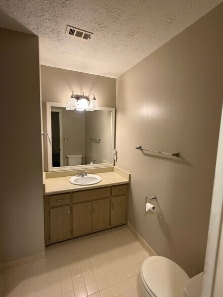 Building Photo - 265 Fairfield Cir