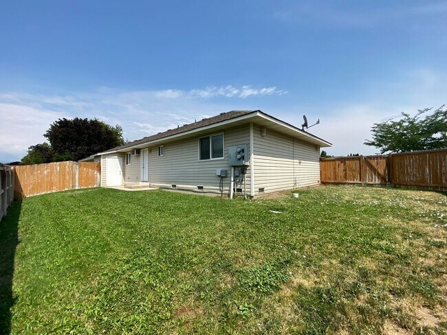 Building Photo - 1001 E 19th Ave