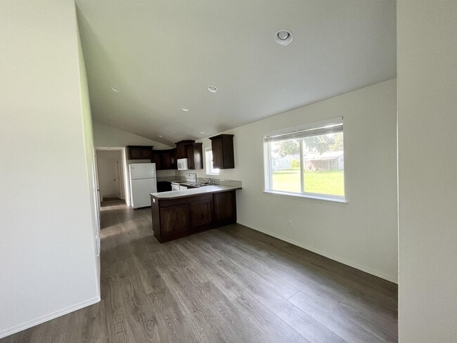 Building Photo - 3544 Hickory Ave