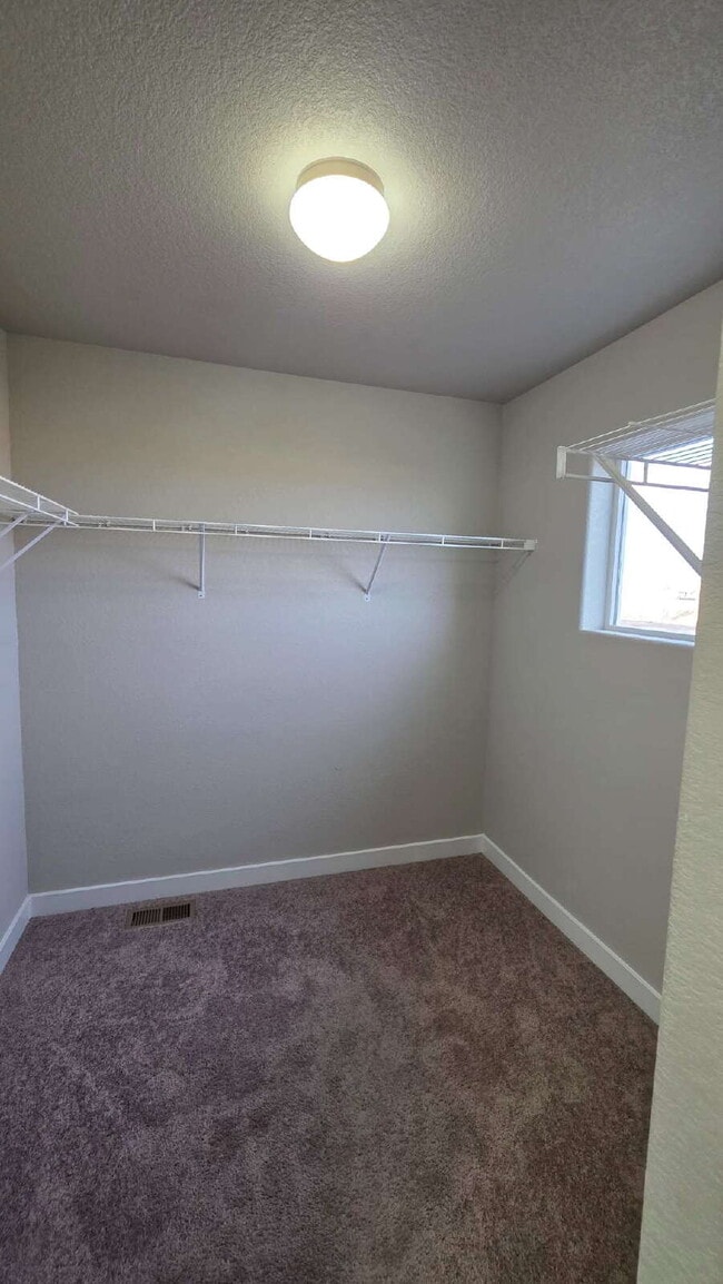 Building Photo - Lorson Ranch 5 bedroom Townhouse near military bases