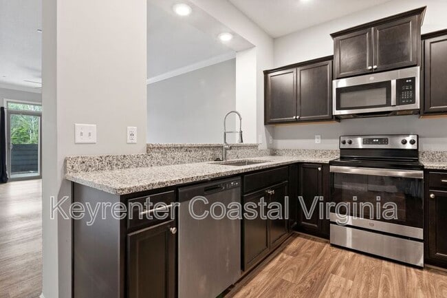 Building Photo - 605 Kathy Ann Way W