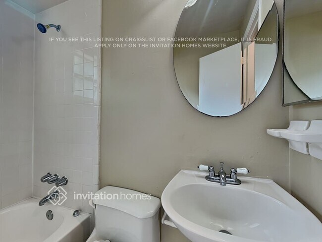 Building Photo - 419 Forest Oak Dr