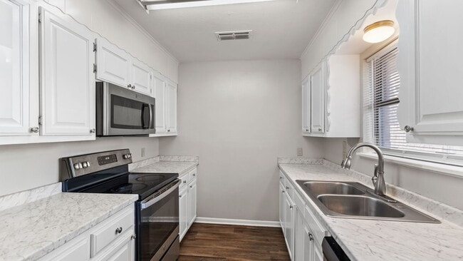 Building Photo - Newly remodeled 3 bedroom, 2 bath home.