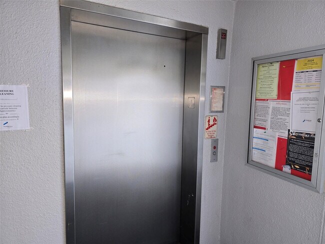 Building Photo - 13250 SW 4th Ct