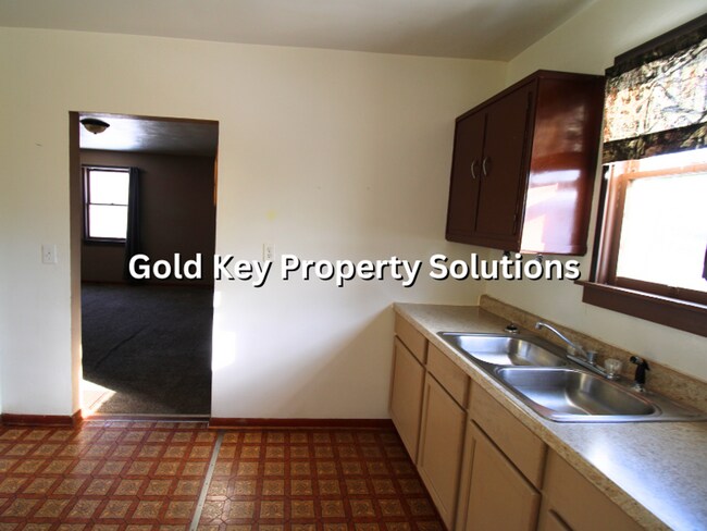 Building Photo - 2930 Fletcher St