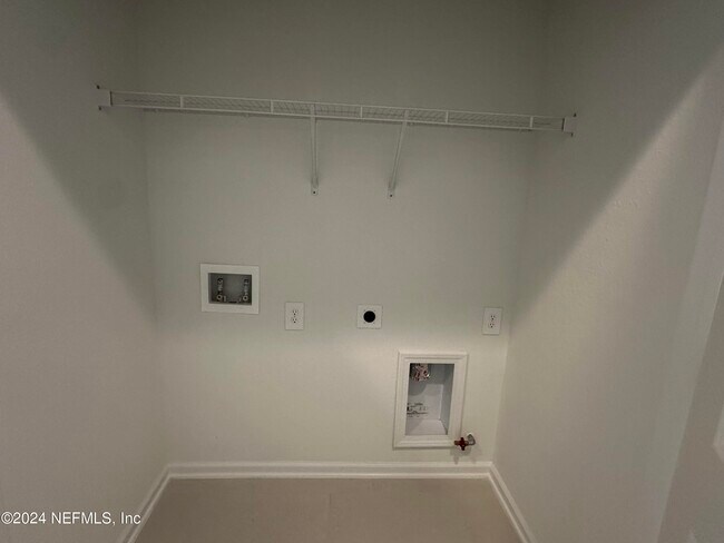 Building Photo - 545 Brandon Lks Dr
