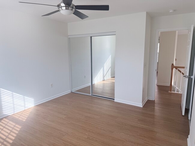 Building Photo - 9420 Meadowmont View Dr