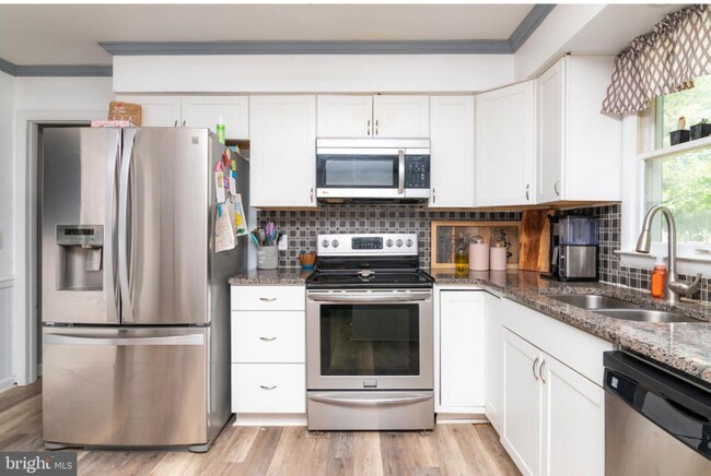 Building Photo - 44 Lexington Dr