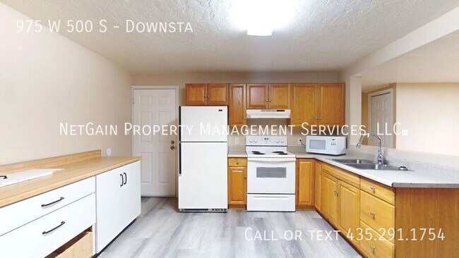 Building Photo - 975 W 500 S