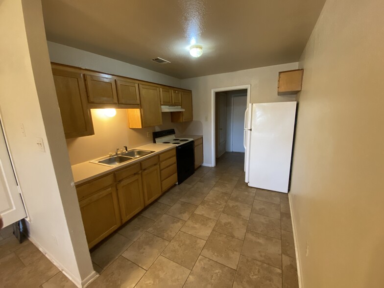 Building Photo - 1504 Benttree Dr
