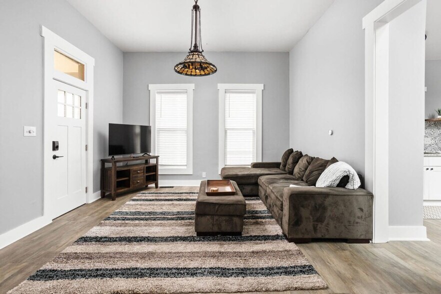 Primary Photo - 848 Camp St